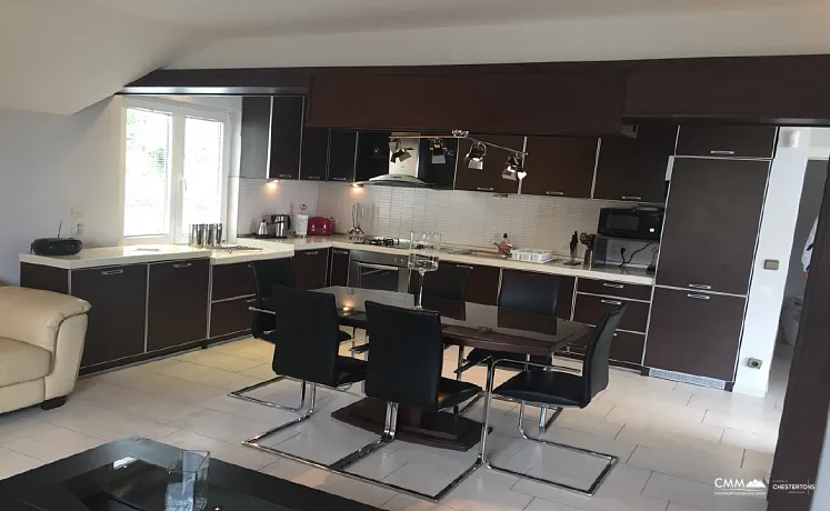 Atemberaubende Villa mit großem Pool und Garten zu verkaufen in Tivat